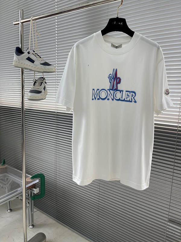 몽클레어 자수로고 프린팅 반팔 티셔츠(정품50만원)